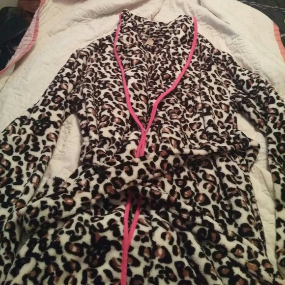 Soft Cheetah Print Robe