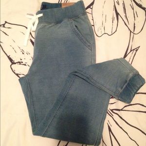 AEO WOMANS JOGGERS. New with tags.