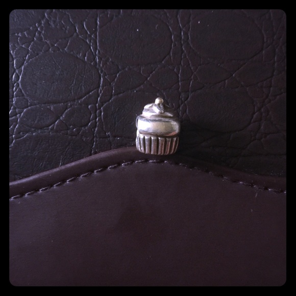 pandora two toned cupcake