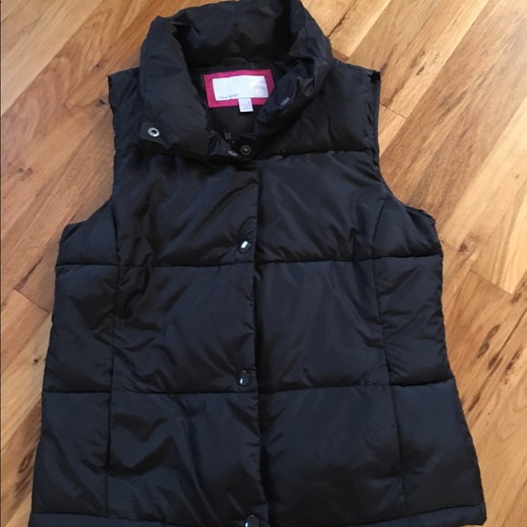Black puffy vest