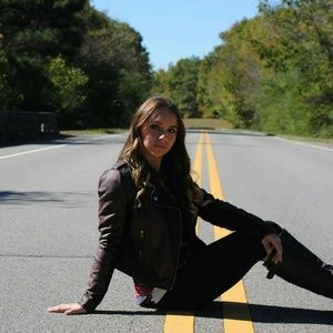 Meet your Posher, Brooke