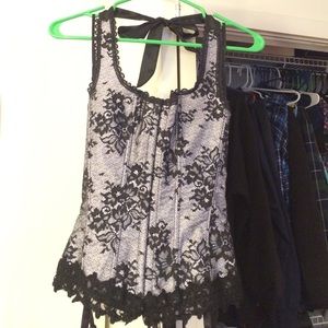 corset fits Petite. 32a or 32b is what I was told