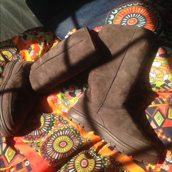Tall Ugg brown boots