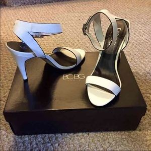 White bcbg sandal