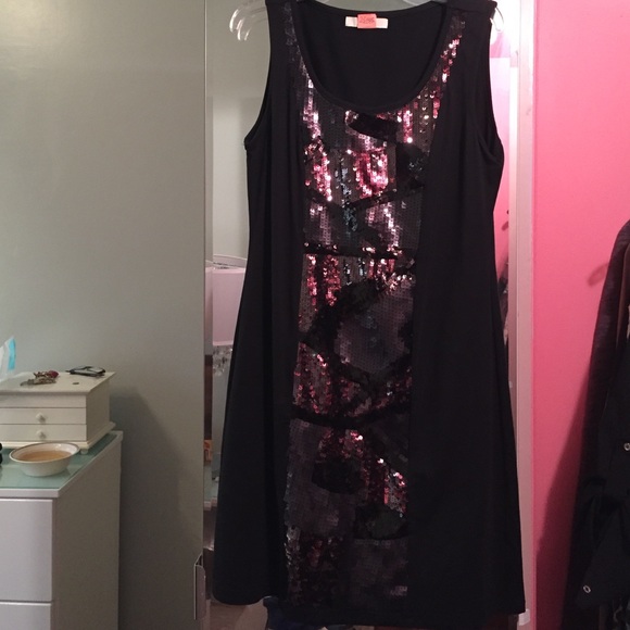 Cute sleeveless sequence dress