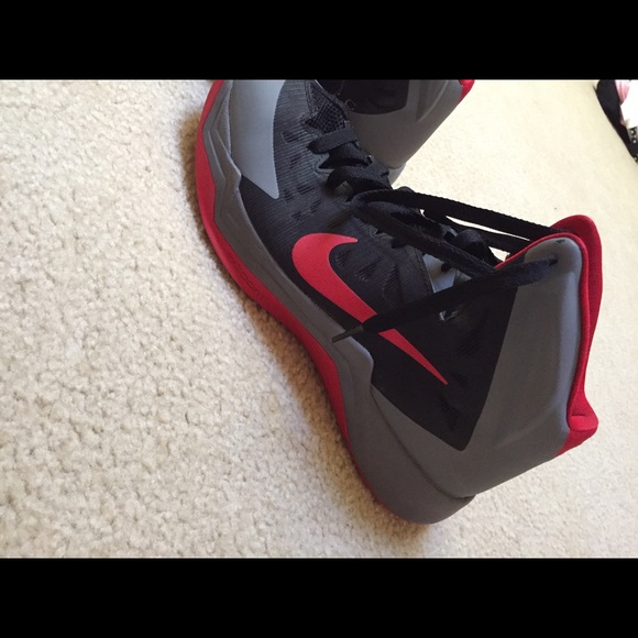 Brand new never been worn great condition shoes!