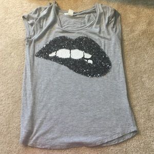 Funky lip tee shirt