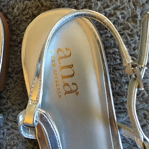 Sandals - Picture 2 of 4