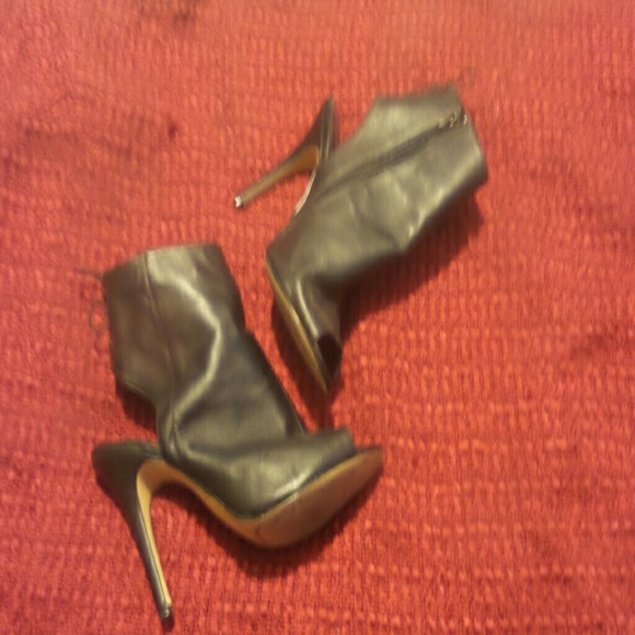 Chinese Laundry Booties LIKE NEW