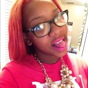 Meet your Posher, Elexus