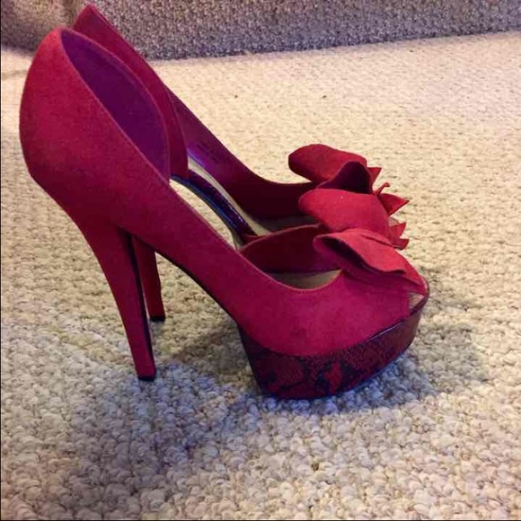 Red pump - Picture 4 of 4