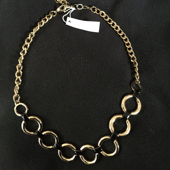NWT Gorgeous Vera Bradley Circle Necklace