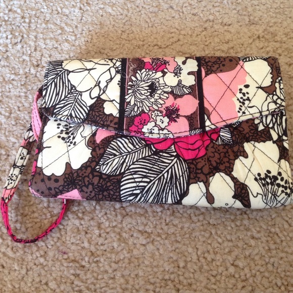 Vera Bradley strap wallet in Mocha Rouge