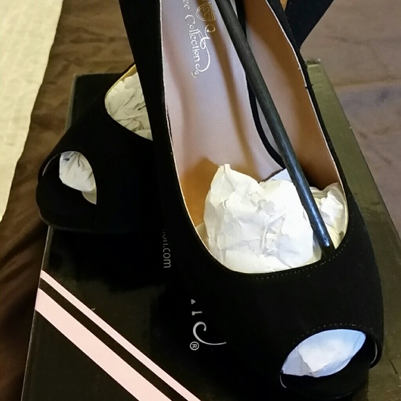 Shoes - Picture 1 of 4