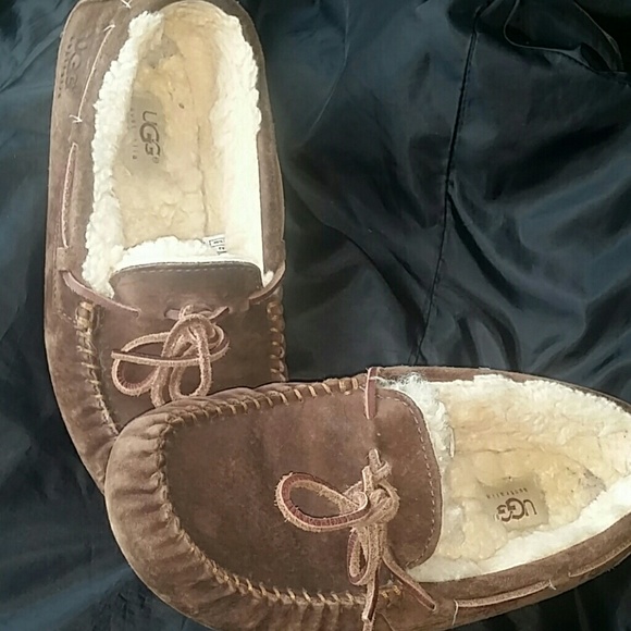 LADIES UGG MOCCASIN!!