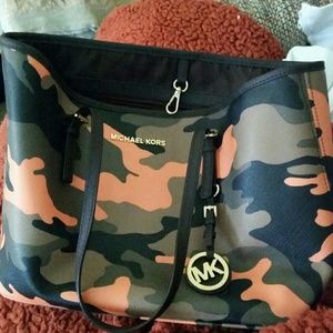 Michael kors camo purse
