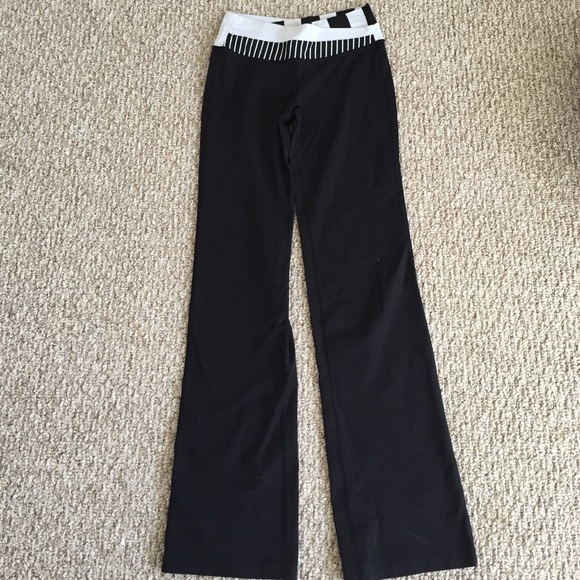Black lulu lemon. White and black waits band