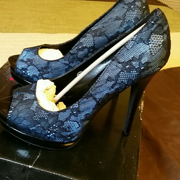 Shoes - Picture 3 of 3