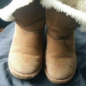 KIDS UGG BAILEY BUTTON!!