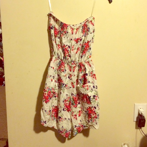 Cute Strapless Floral Romper 😍🌺🌸💐🌻