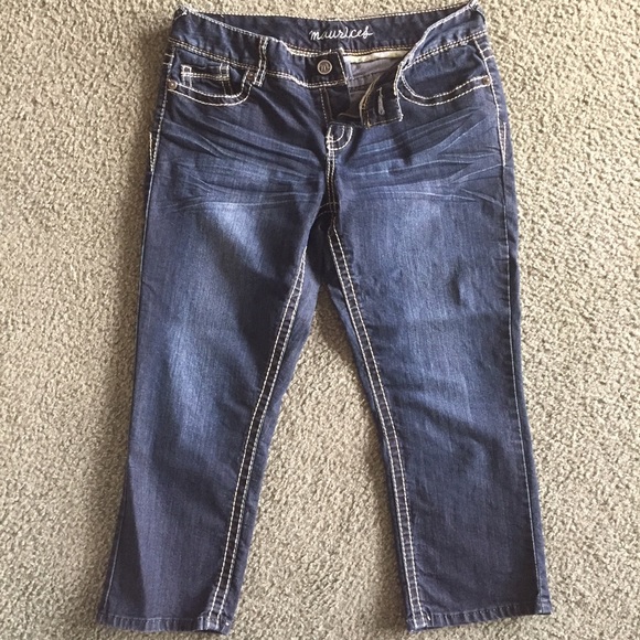 SOLD🚫🚫Dark wash Jean capris. Size 11/12