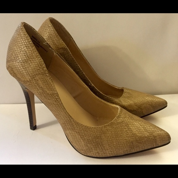 Shoe Dazzle Tan Snakeskin Heels NWOT