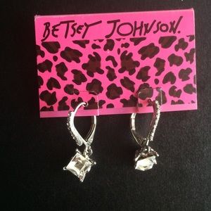 Betsey Johnson Glitzy Drop Earrings💎