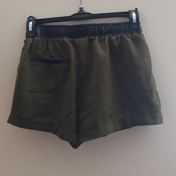 Shorts - Picture 2 of 3
