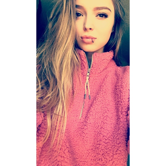 Meet your Posher, Karli - Picture 2 of 2