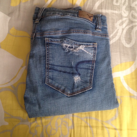 Distressed skinny jeans