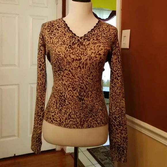 Gorgeous Saks 5th Ave sweater