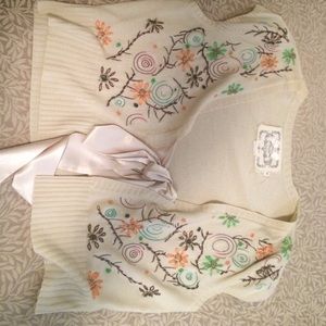 Darling shoulder shawl with delicate beading!