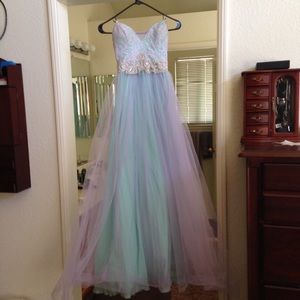 Beautiful formal Lavendar/Tiffany Green gown.