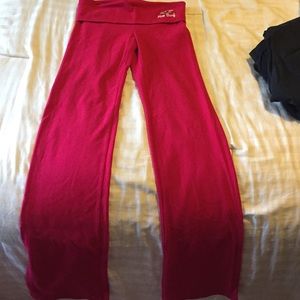NWOT hollister red yoga pants xs