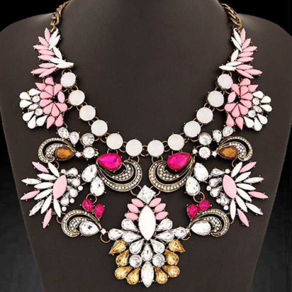 Anthropologie Jewelry - Stunning pink jeweled collar necklace
