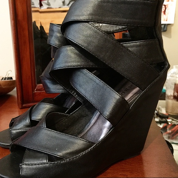 Black Wedges 💕