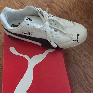 White and black Pumas kid size 5.5 woman size 7.5