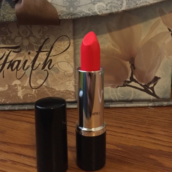 Elizabeth Arden coral