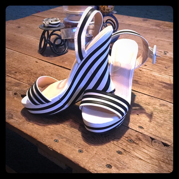 A pair of 7 1/2m white wedges with black stripes