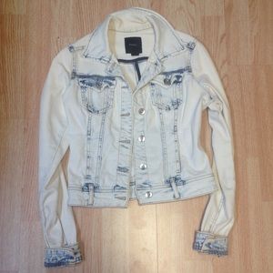 White/blue jean jacket