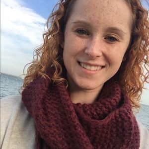 Meet your Posher, Caitlin