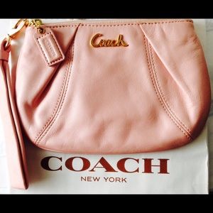 FLASH SALE COACH❤️- WRISTLET-BLUSH LEATHER