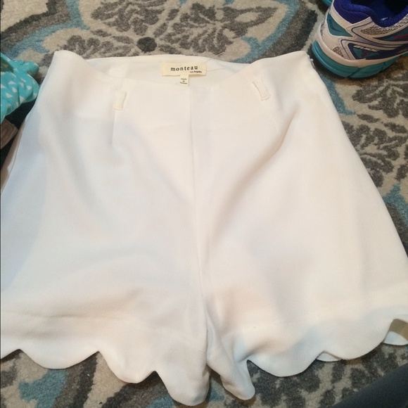 Scalloped off white shorts
