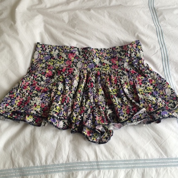 Express short floral shorts - Picture 2 of 3