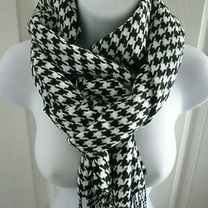 Brand new houndstooth scarf