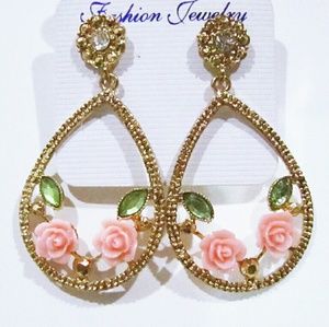 10 / $10 - Pink roses golden retro earrings