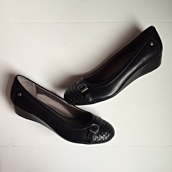 NIB Life Stride Flip Black Wedge Heel
