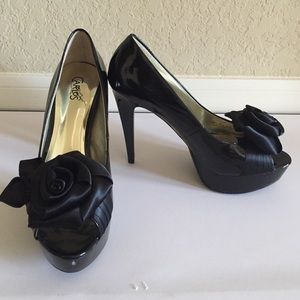 Carlos Santana peep toe pumps