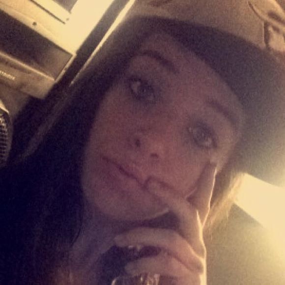 Meet your Posher, Becca - Picture 1 of 1