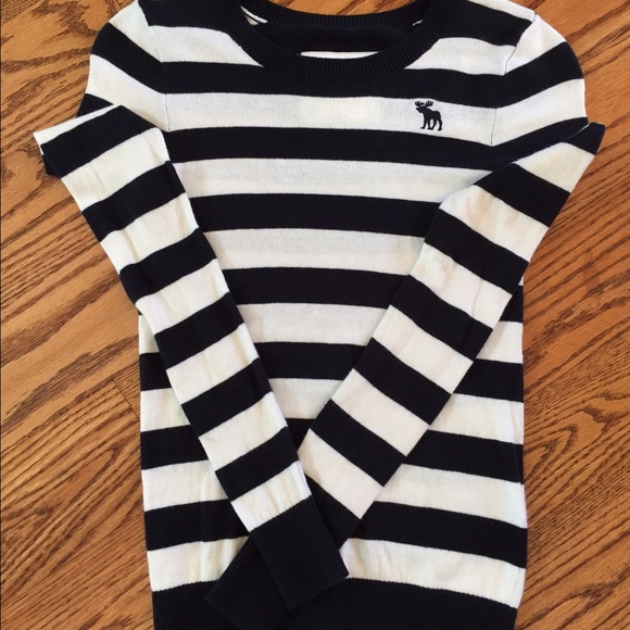 Sporty navy and cream striped sweater (girls).